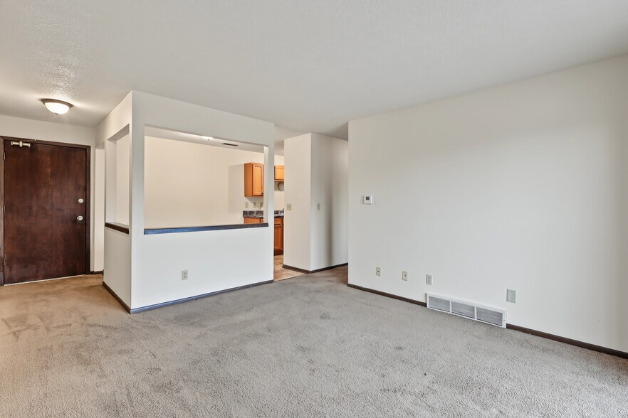 More Photos Of 5555 SW 9th St, Des Moines Apartments For Sale