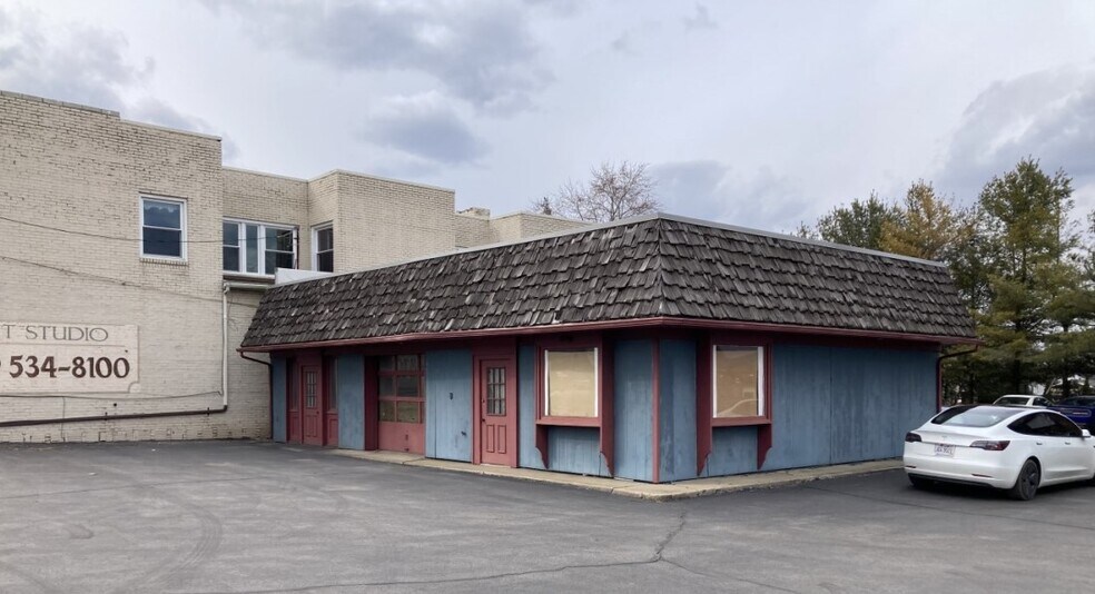 Primary Photo Of 6 W Liberty St, Hubbard Freestanding For Lease