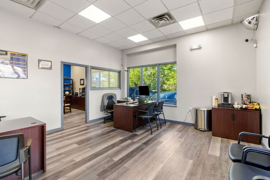 More Photos Of 296 Highland Ave, Salem Auto Repair For Sale