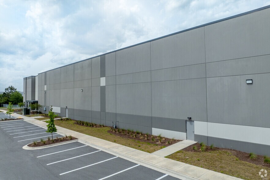 More Photos Of 2983 Faye Rd, Jacksonville Warehouse For Lease