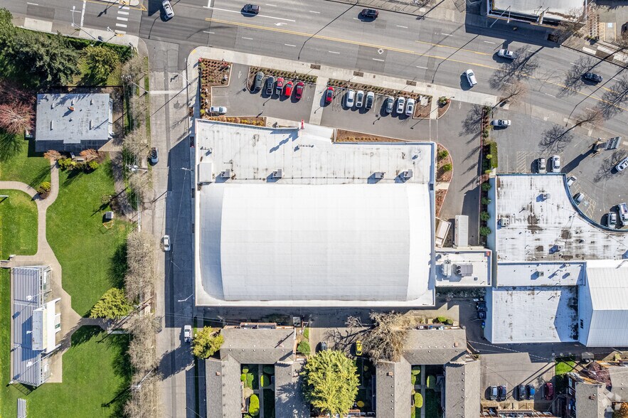 More Photos Of 3031 SE Powell Blvd, Portland Freestanding For Lease