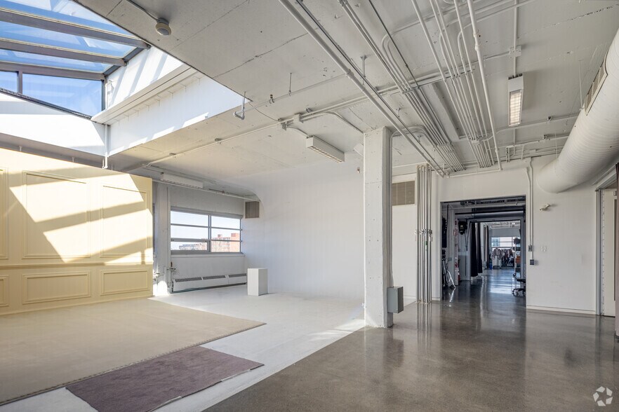 More Photos Of 6750 Av de l'Esplanade, Montréal Office For Lease