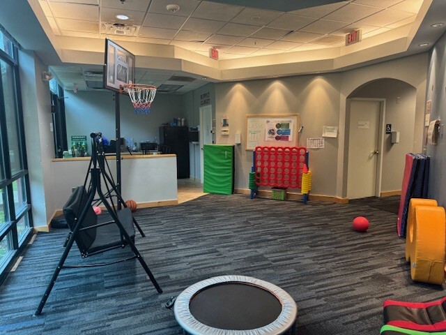 More Photos Of 45305 Catalina Ct, Sterling Showroom For Sale