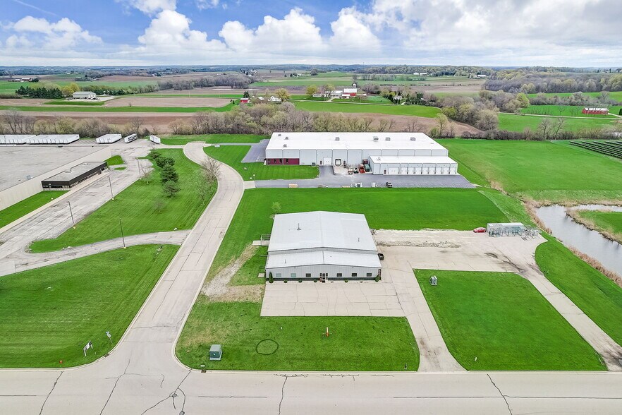 More Photos Of 860 N Parkway St, Jefferson Warehouse For Sale