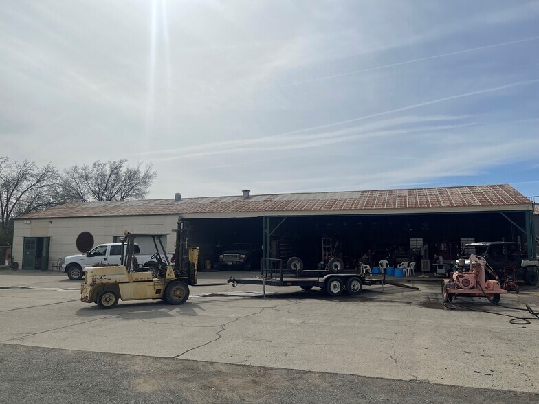 More Photos Of 840 W Elm Ave, Coalinga Manufacturing For Sale