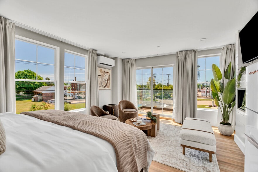 More Photos Of 32 Broadway Ave, Mystic Hotel For Sale
