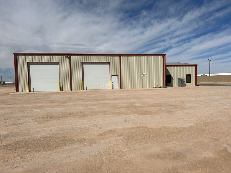 More Photos Of 1463 Oil Mill Rd, Pecos Warehouse For Lease