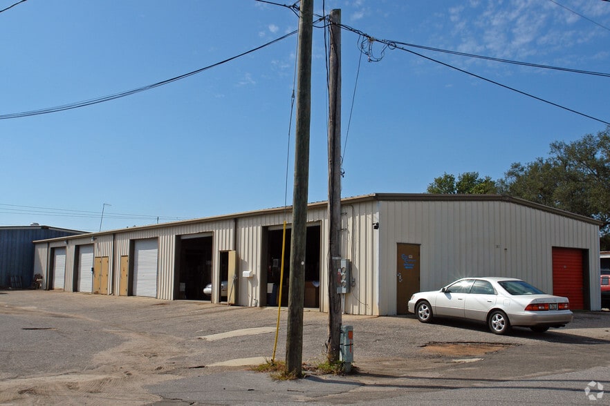 More Photos Of 207 Truman St, Fort Walton Beach Warehouse For Lease