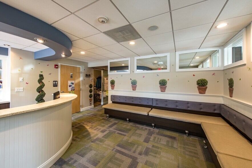 More Photos Of 450-456 Boston Post Rd, Weston Storefront Retail Office For Lease