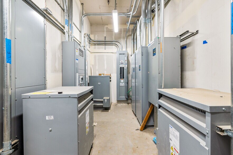 More Photos Of 18194 Blue Dream Crossing, Desert Hot Springs Manufacturing For Sale