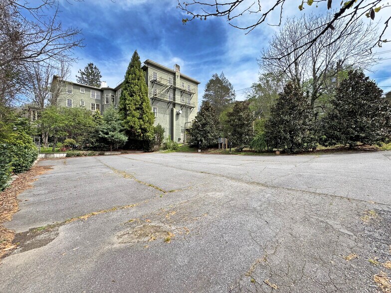 More Photos Of 301 E Chestnut St, Asheville Hotel For Lease