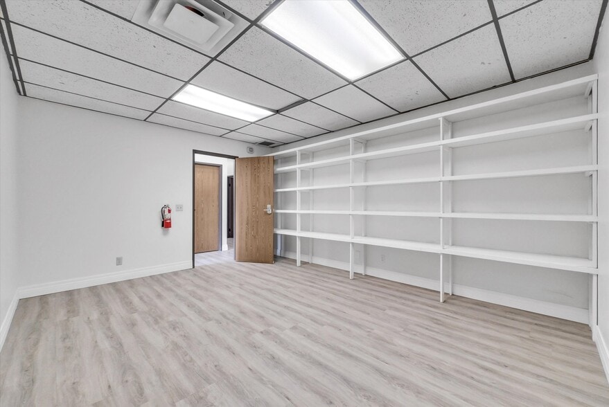 More Photos Of 15384 Arrow Blvd, Fontana Office For Lease