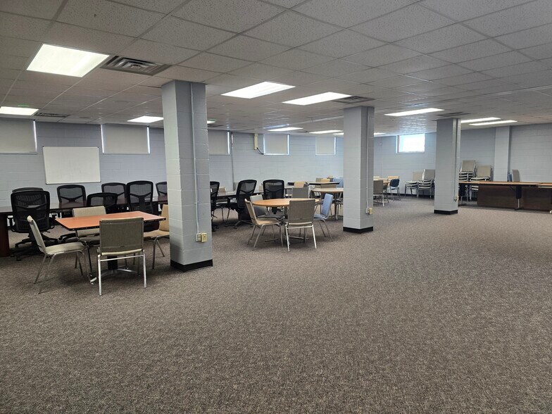 More Photos Of 3933 Monitor Rd, Bay City Office For Sale