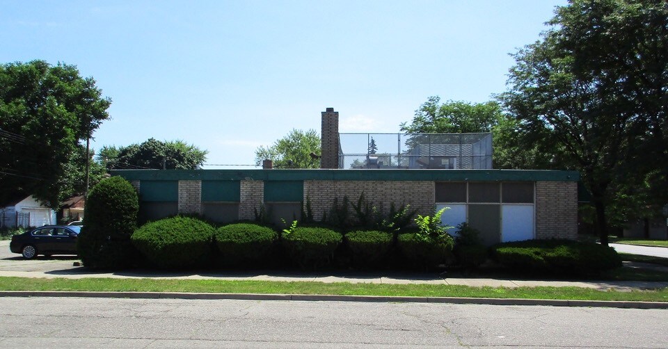 More Photos Of 18940 Schoolcraft, Detroit Medical For Lease