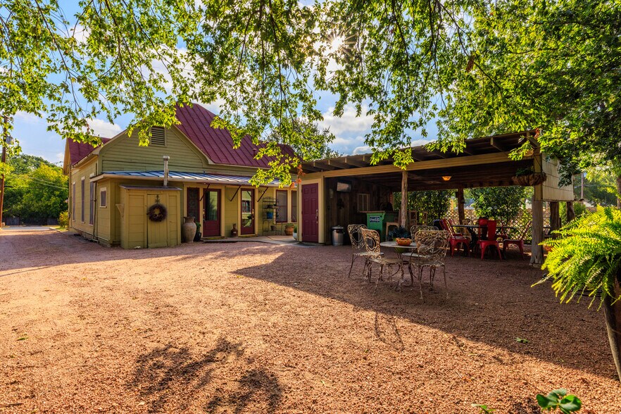More Photos Of 303 W Austin St, Fredericksburg Office Residential For Sale