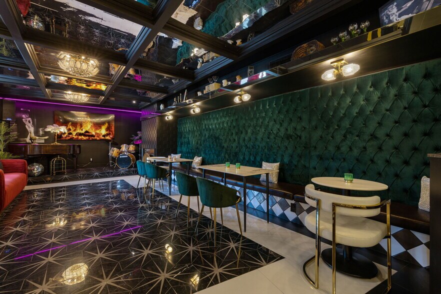 More Photos Of 120 W Vereda Sur, Palm Springs Hotel For Sale