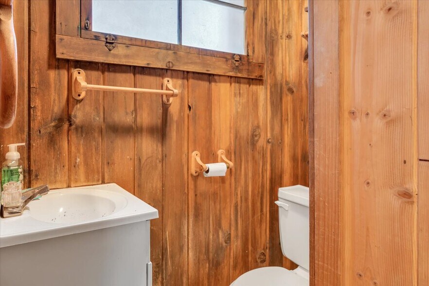 More Photos Of 1 State Hwy 108, Pinecrest Hotel For Sale