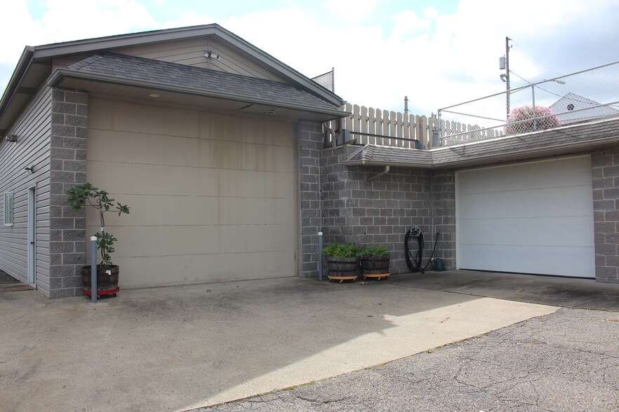 More Photos Of 725 Main St, Wintersville Restaurant For Sale