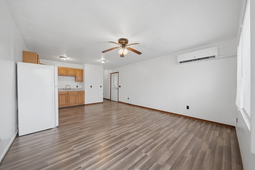 More Photos Of 80 Lindsey Ln, Burnsville Apartments For Sale