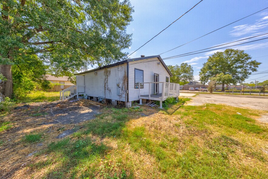 More Photos Of 8002-8004 Homestead, Houston Freestanding For Sale