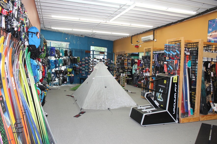 More Photos Of 3701-3719 NE Sandy Blvd, Portland Storefront Retail Office For Lease