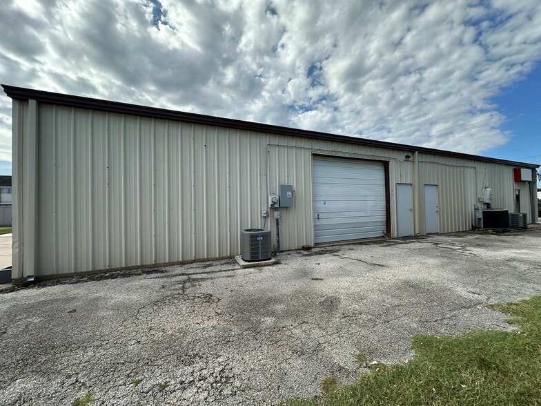 More Photos Of 2403 Galveston Ave, Pearland Freestanding For Lease