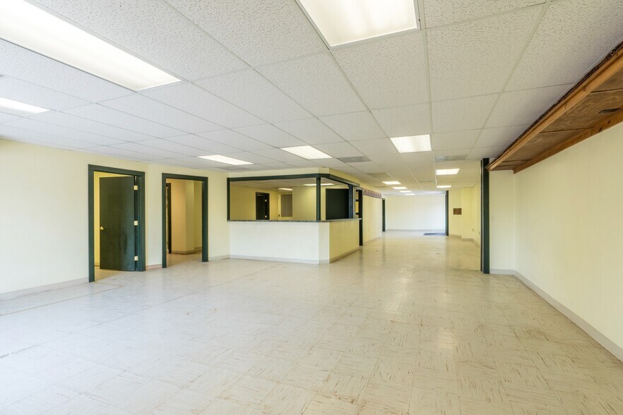 More Photos Of 1705 University Ave, Hot Springs Storefront Retail Office For Sale