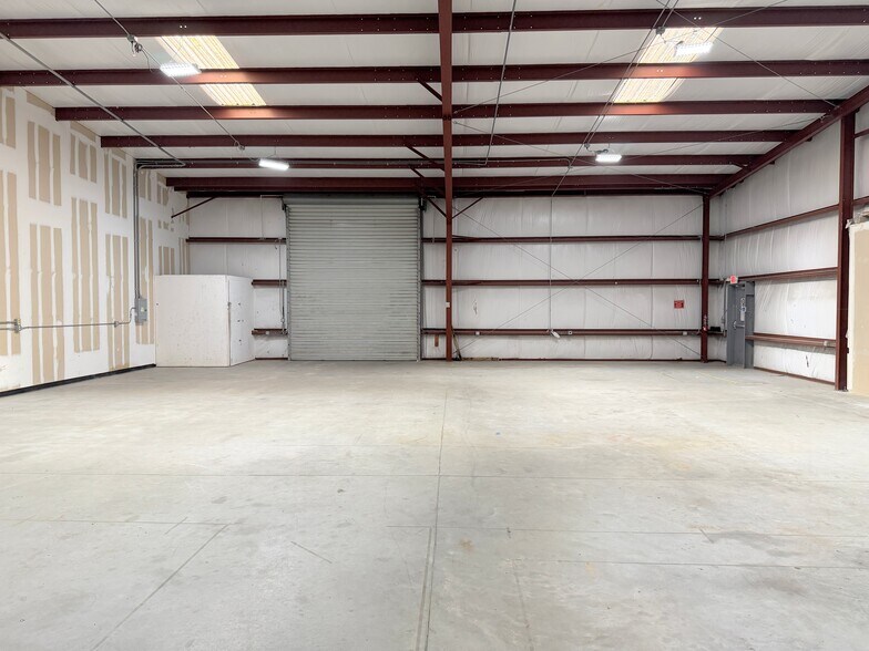 More Photos Of 16547 US Highway 19, Hudson Showroom For Lease
