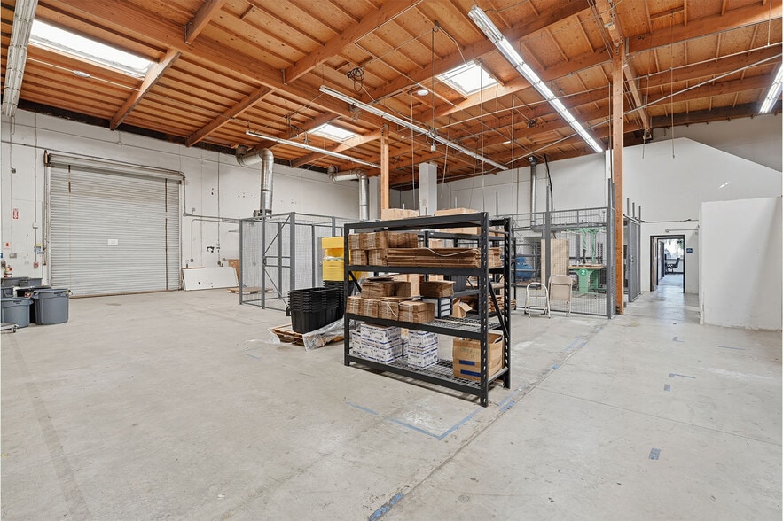 More Photos Of 7755 Arjons Dr, San Diego Warehouse For Sale