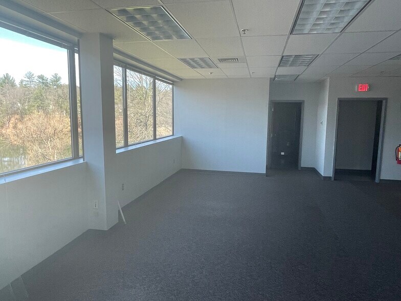 More Photos Of 10 Executive Dr, Farmington Office For Lease