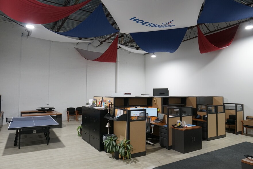 More Photos Of 1432 E Newport Center Dr, Deerfield Beach Warehouse For Sale