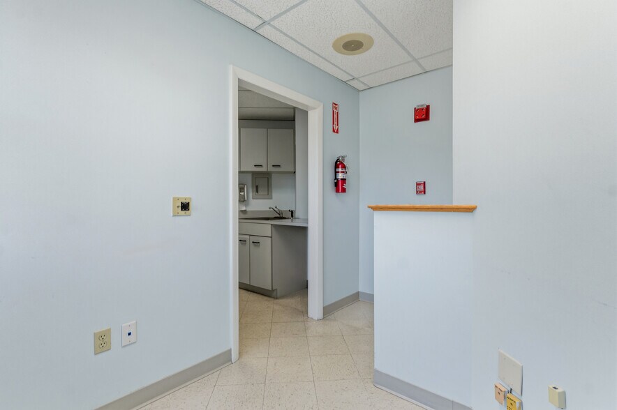 More Photos Of 320 Phillips St, North Kingstown Medical For Sale