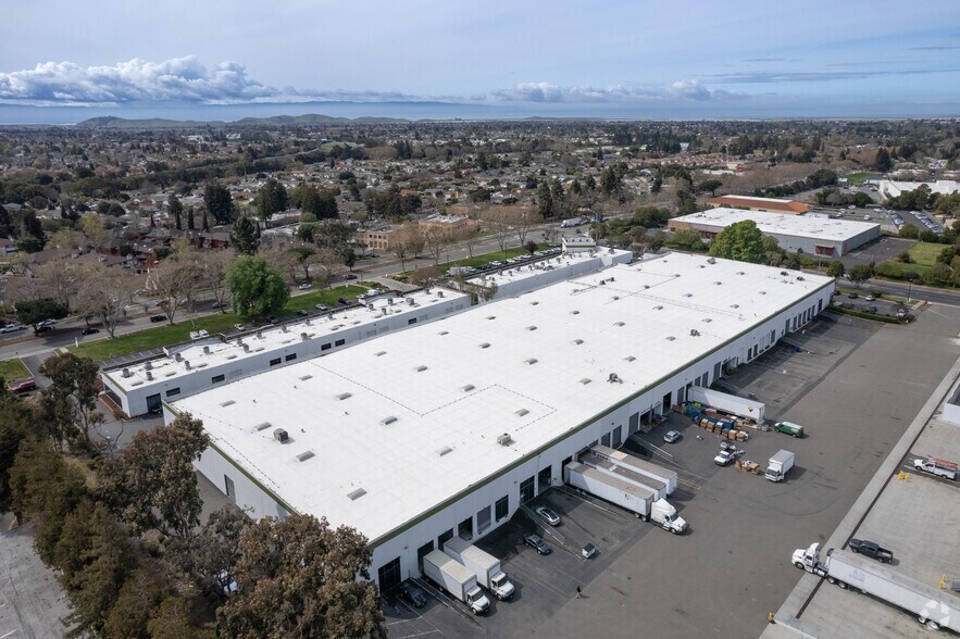 More Photos Of 33572-33580 Central Ave, Union City Warehouse For Lease