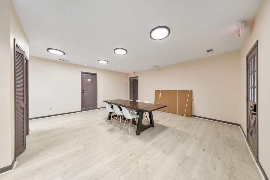 More Photos Of 2440 Sandy Plains Rd, Marietta Office For Sale