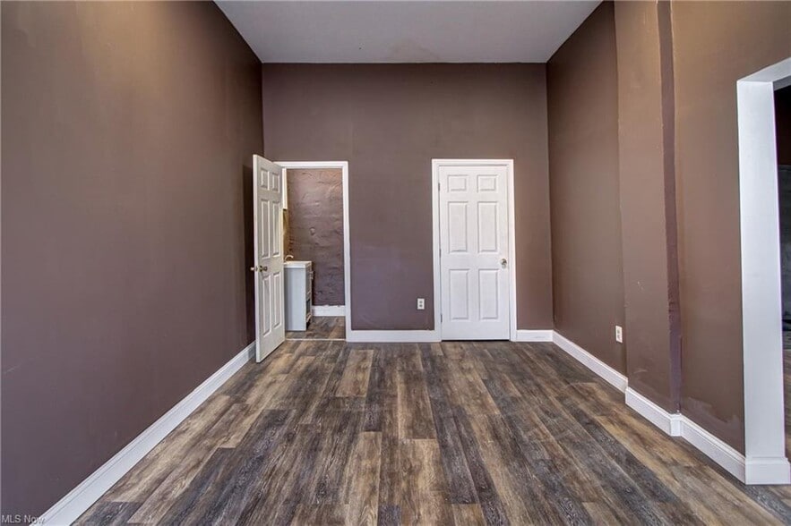 More Photos Of 6818 Lorain Ave, Cleveland Flex For Lease