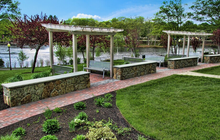 More Photos Of 500 Cummings Ctr, Beverly Office For Lease