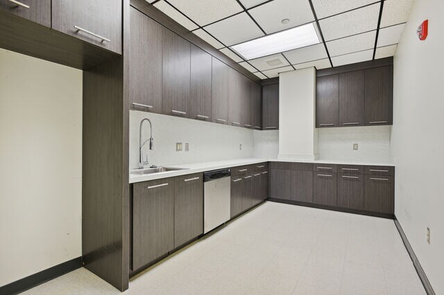 More Photos Of 1950 Old Gallows Rd, Vienna Office For Lease