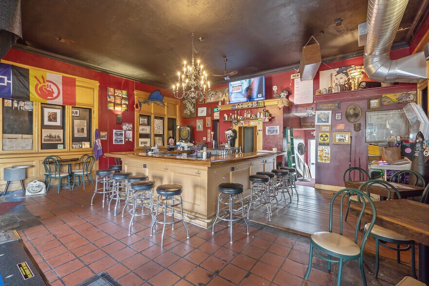 More Photos Of 363 W Seneca Tpke, Syracuse Bar For Sale