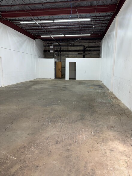More Photos Of 141 Industrial Loop, Staten Island Warehouse For Lease