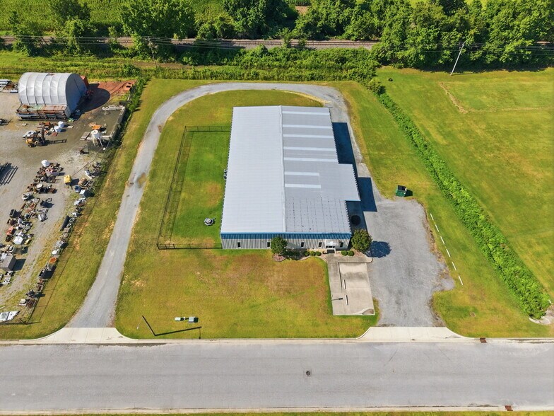 More Photos Of 3655 Peace St, Farmville Industrial For Lease