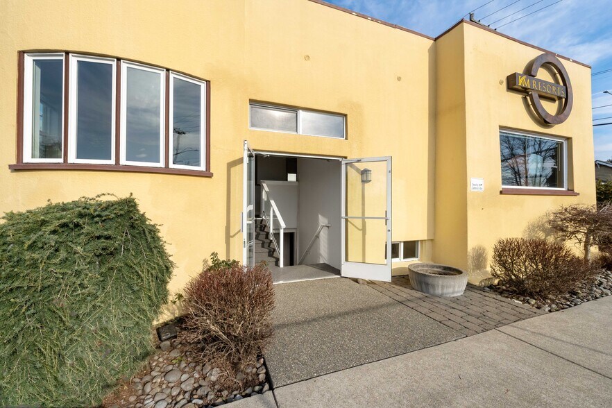 Primary Photo Of 3108 S Union Ave, Tacoma Office For Sale