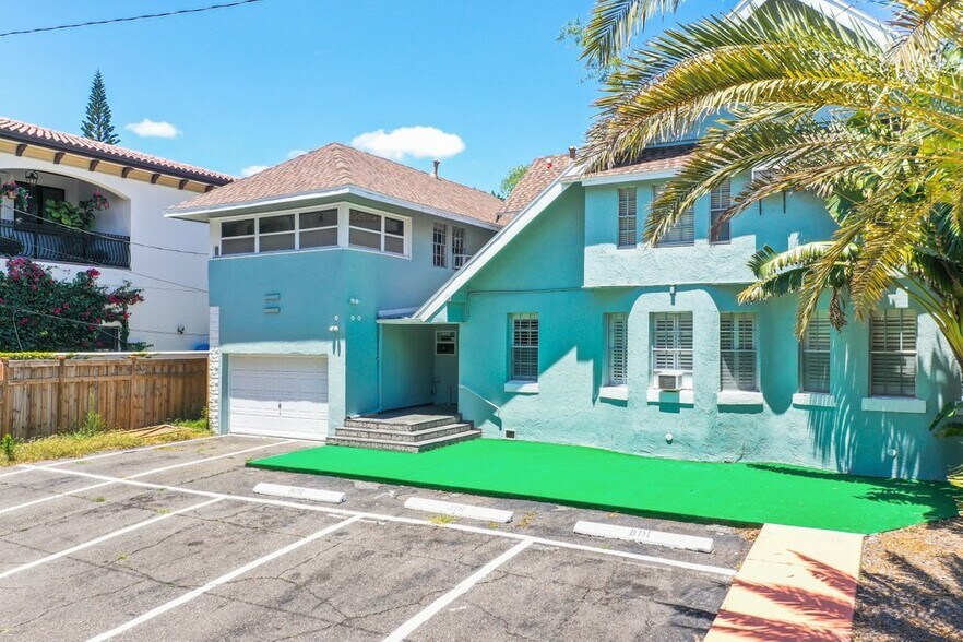 More Photos Of 532 Beach Dr NE, Saint Petersburg Hospitality For Sale