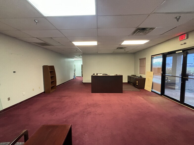 More Photos Of 1600 South Hwy 96, Bastrop Manufacturing For Sale