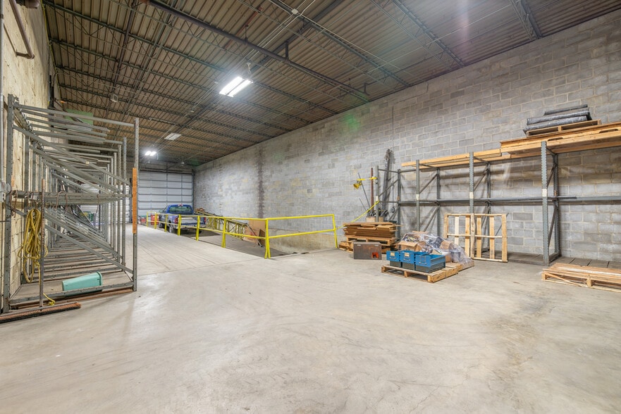 More Photos Of 1650 S Galena Ave, Freeport Industrial For Sale