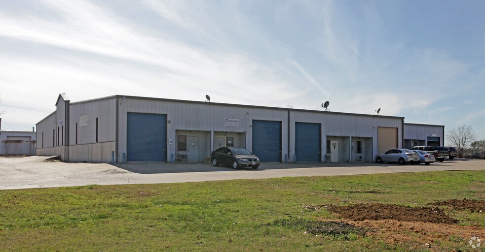 Primary Photo Of 3406 S Cooper St, Arlington Flex For Lease