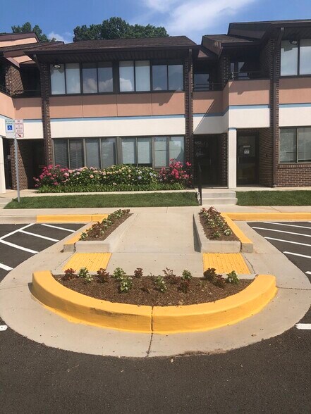 More Photos Of 18201-18209 Flower Hill Way, Gaithersburg Medical For Lease