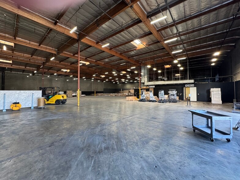 More Photos Of 8963-8969 Bradley Ave, Sun Valley Warehouse For Lease