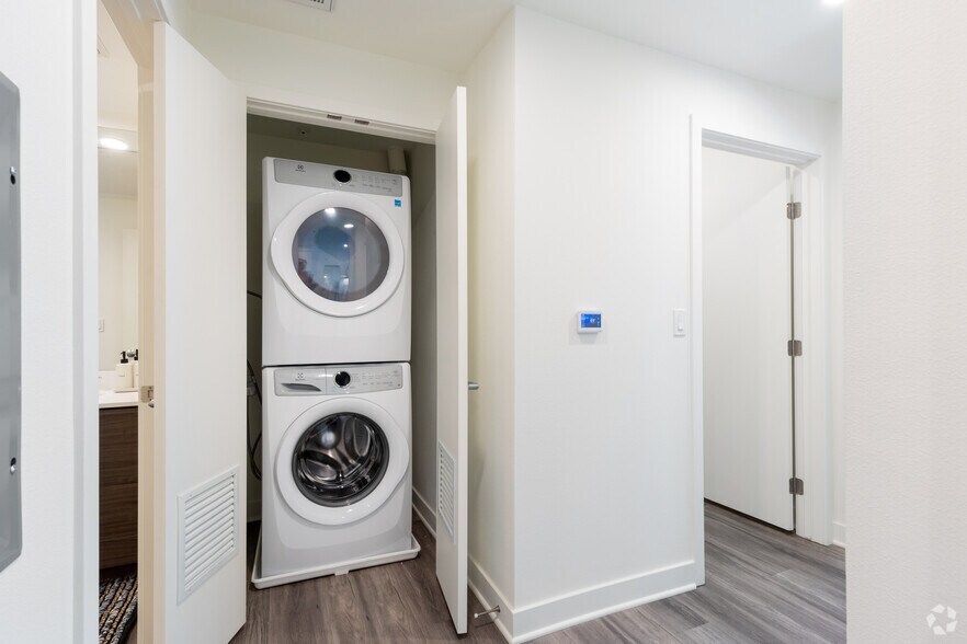 More Photos Of 1331 N Cahuenga Blvd, Los Angeles Apartments For Lease