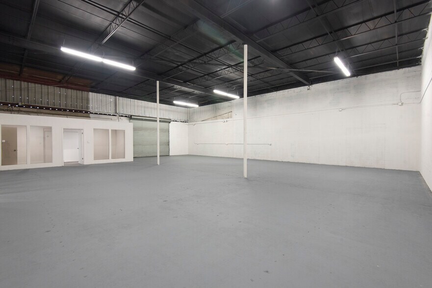 More Photos Of 405 N Charles St, Daytona Beach Warehouse For Sale
