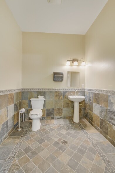 More Photos Of 3500 Lohmans Ford Rd, Lago Vista Warehouse For Sale